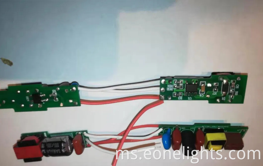 Voltan lebar 26W4000lm tidak berkedip EMC Split T8 LED kaca Tinggi Tube Lampu Kecekapan Cahaya Tinggi